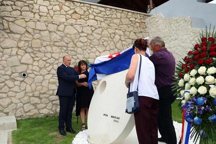 U Mihovljanu svečano otvoreno spomen obilježje poginulim braniteljima iz Domovinskog rata s područja općine, stigao i ministar Medved