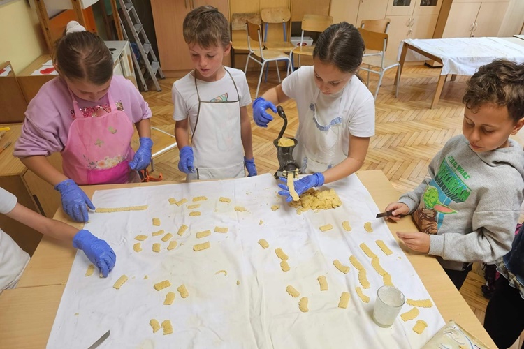 Učenici 3. i 4. razreda Područne škole Donja Šemnica s učiteljicom Brankom Leljak realizirali projekt „Želiš? Učini!”