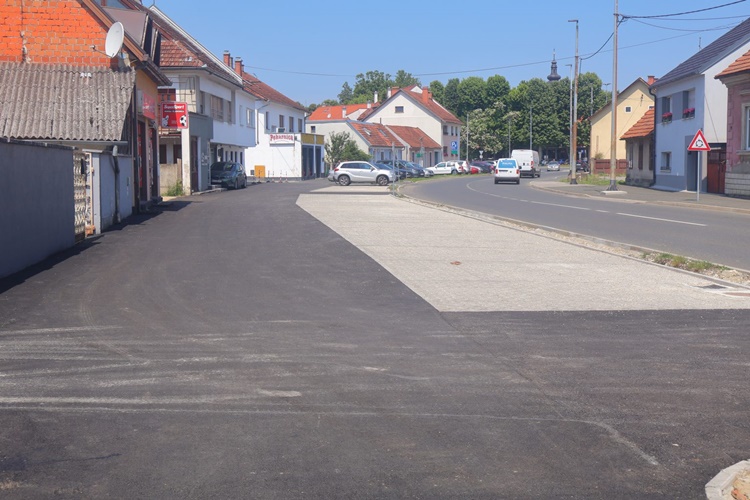 U dijelu Ulice Ante Starčevića u Čakovcu završena sanacija parkirališta i pješačke staze, radovi su vrijedni 60 tisuća eura