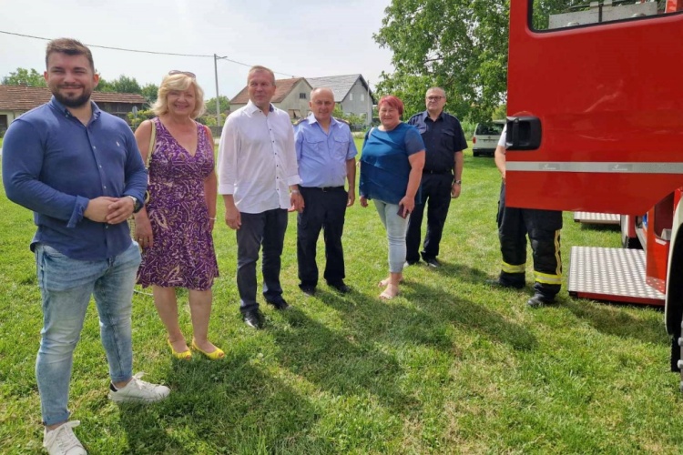 Župan Anđelko Stričak i načelnica Verica Vitković obišli osnovne škole u Šemovcu i Trnovcu