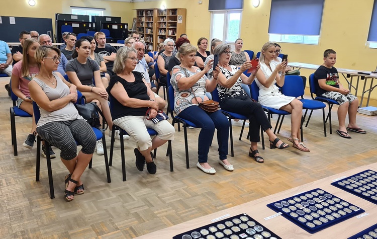 U Donjem Vidovcu izložba i predstavljanju numizmatike; uz brojne posjetitelje izložbu pogledala i načelnica Bojana Petrić