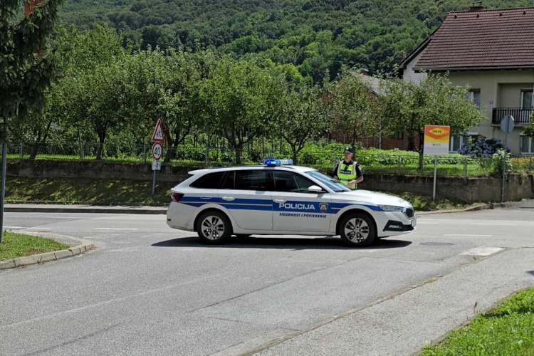 U Varaždinu teretnim automobilom prošao kroz crveno na semaforu, u prometnoj nesreći ozlijeđene dvije osobe