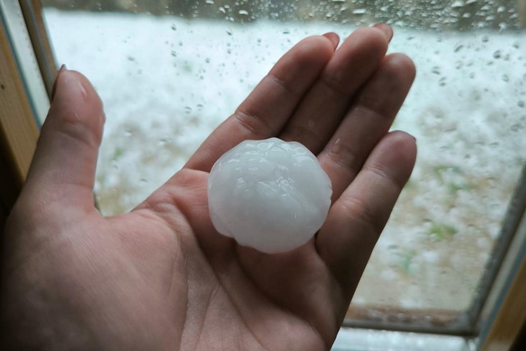 Tuča u Sloveniji razbijala aute, grmljavinsko nevrijeme stiže i do nas