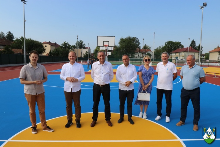 Župan Koren u obilasku novog sportskog igrališta Srednje škole Koprivnica vrijednog 1,2 milijuna eura