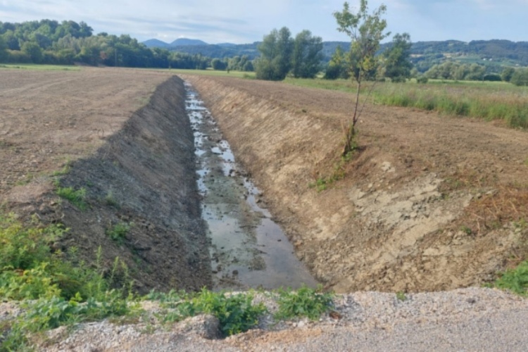 Proaktivne mjere za sprječavanje poplava u Zagorskim Selima – očišćeno 530 metara kanala Plavić za zaštitu od poplava