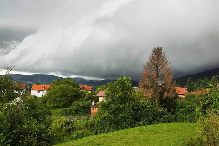 VRIJEME DANAS Temperatura zraka ide preko 35 stupnjeva, no navečer slijedi promjena