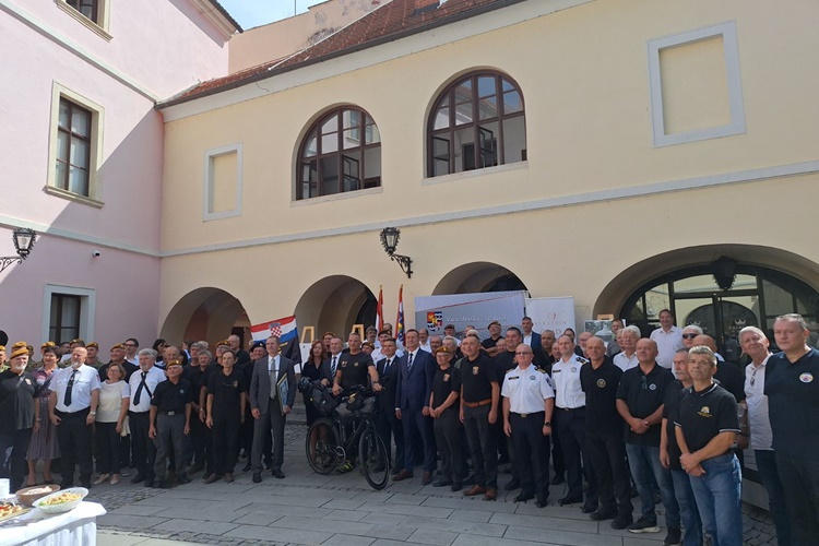 Varaždinska županija i Grad Varaždin zajedno organizirali svečanost uz Dan pobjede:Hranju priznanje, Nereru zahvala i ispraćaj, a predstavljena je i razglednica Puma