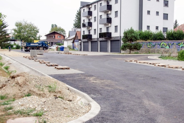 Ludbreg: Radovi na izgradnji spojne ceste Kalnička ulica-Židovski prolaz pred završetkom, novouređeno parkiralište s 54 parkirna mjesta