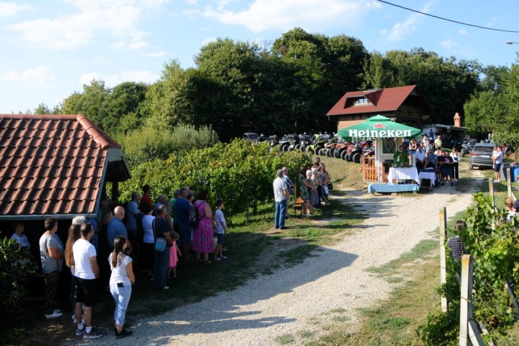 Tradicionalno proštenje na Verama: Blagoslov motora i vozača uz veliki odaziv