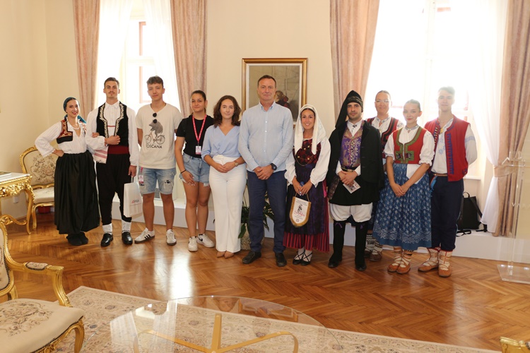 Gradonačelnik Bosilj primio sudionike Folkofonije i upoznao ih s gradom