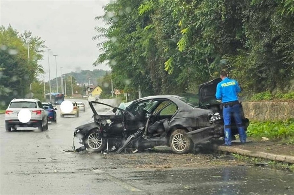 Teška nesreća kod Zaprešića, zabio se BMW-om u rasvjetni stup