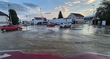 FOTO Raskrižje na ulazu u Varaždin na vodi! "Pukla je cijev, voda šiklja iz asfalta"