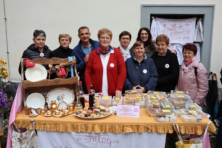 Mirisi tradicije ispunili Čakovec -  pobjednice 9. Festivala "Bakini kolači“ Udruga žena Krištanovec