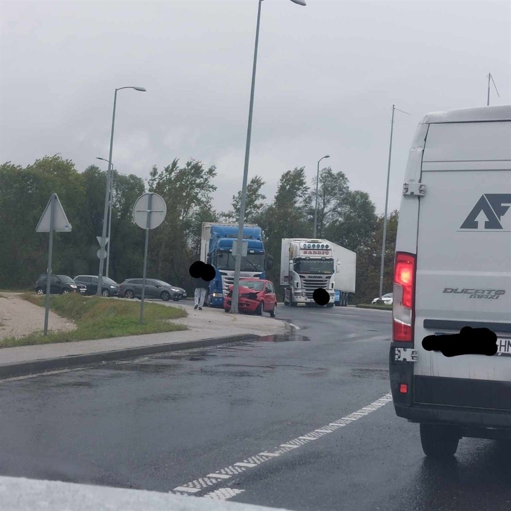 OPREZ: Prometna nesreća kod West Gatea, auto se zabio u rasvjetni stup