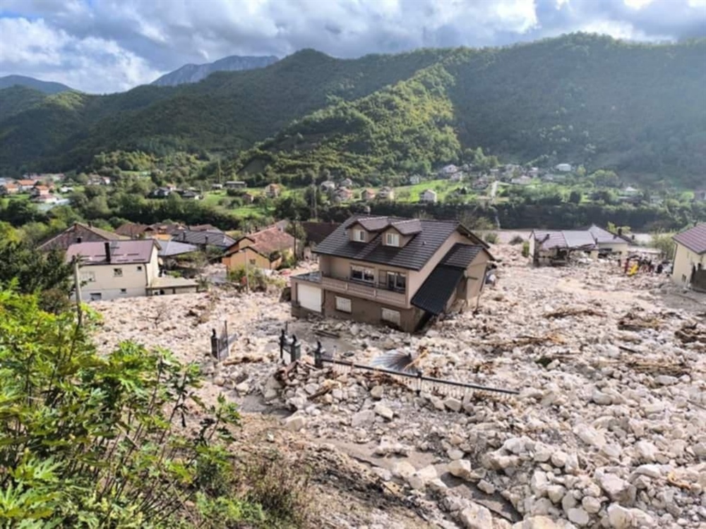 Strašne poplave u BiH odnijele su 21 život, stradala i trudnica