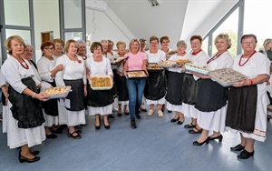 Povratak u prošlost! Posjetitelji u Trnovcu Bartolovečkom kušali tradicionalna jela, razgledali razne starinske predmete i okušali se u klepanju kose i košnje trave