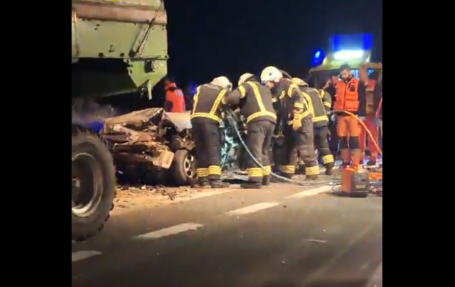 Stravična nesreća kod Osijeka: mladi vozač autom se zaletio u kombajn, bori se za život