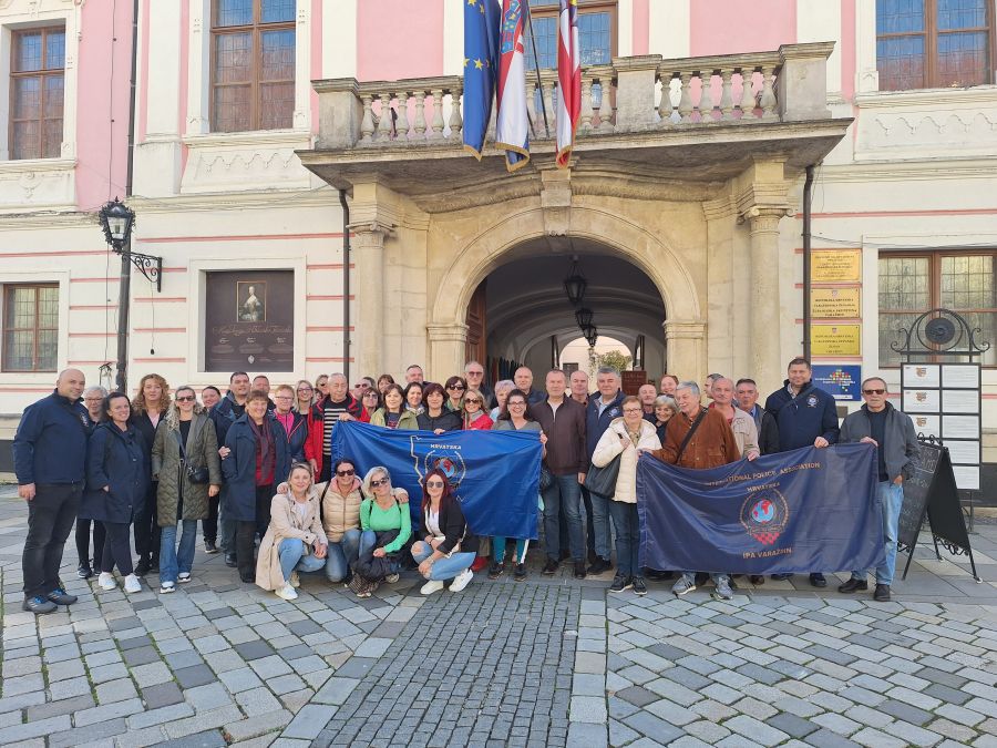 Članovi IPA Istra s županom Stričakom obišli Županijsku palaču