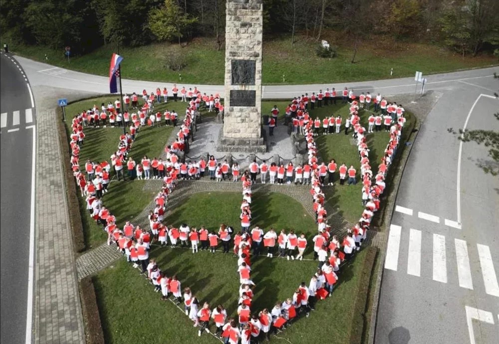 Milenijska fotografija u Zelenjaku 923. po redu. Strikoman: Ovo je jedinstveni projekt u svijetu, nadam se da će sljedeće godine nastati i jubilarna - tisućita milenijsku