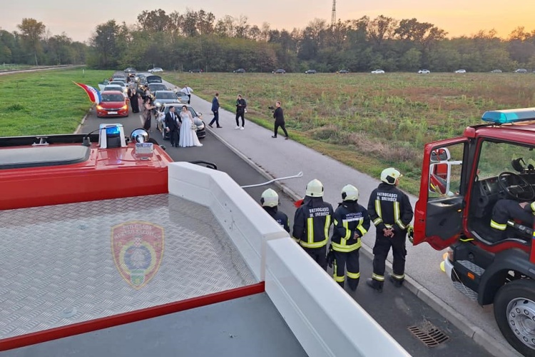 Dva člana DVD-a Mursko Središće uplovila u bračnu luku: Evo kako su ih kolege iznenadili