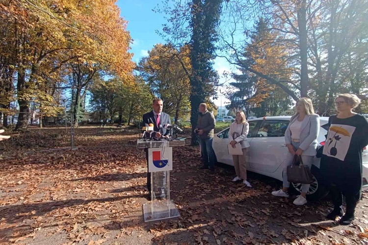 Revitalizira se okoliš kod čakovečke Bolnice, župan Posavec: Građani, pacijenti i posjetitelji dobit će jedan prekrasan park u srcu Čakovca