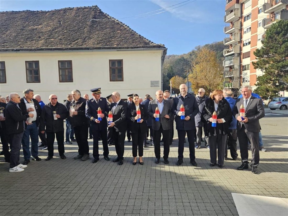 U Krapini središnja županijska svečanost za sve poginule branitelje povodom blagdana Svih Svetih. Kolar: Utkani su zlatnim slovima u povijest naše države, a naša obaveza je da ih se prisjetimo