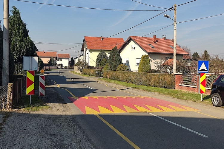 Na prijedlog građana, u Jalkovcu postavljene uzdignute plohe za usporavanje prometa