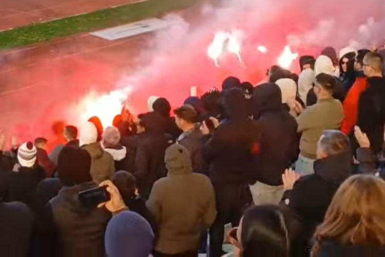 Torcida na Poljudu dočekala Hajduk prije derbija protiv Dinama