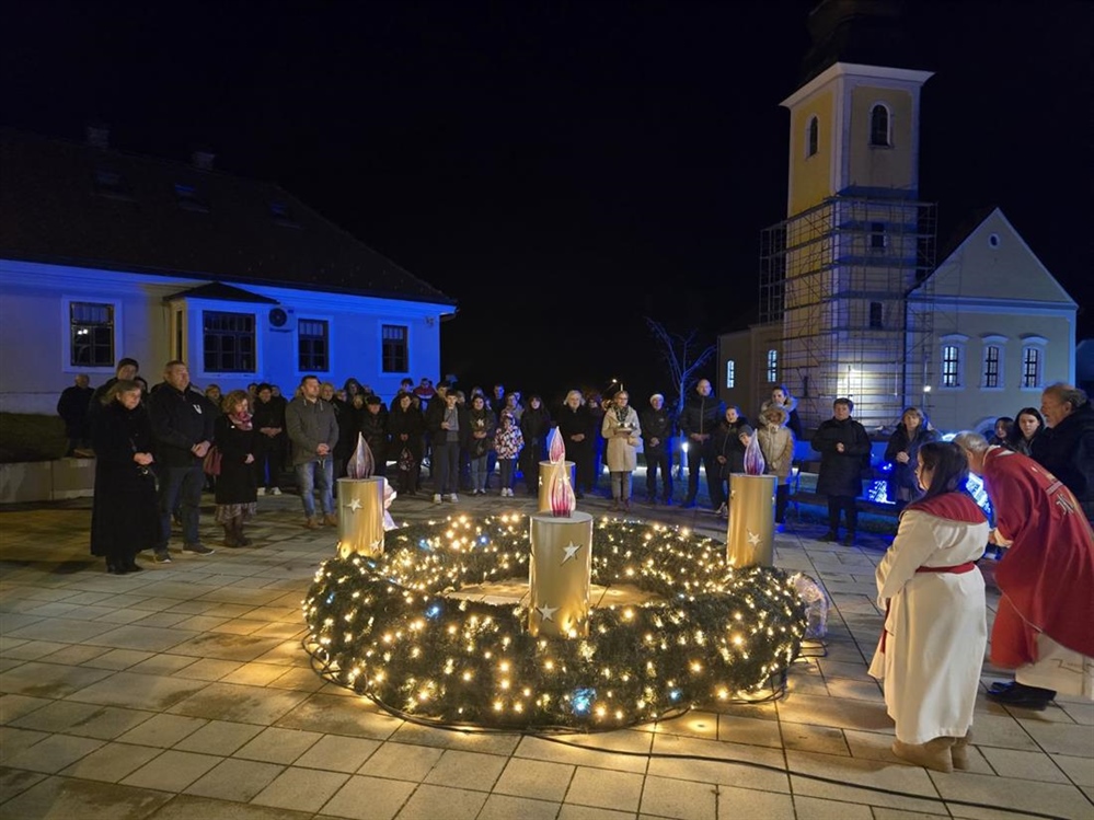 Marija Gorica: Upaljena prva adventska svijeća – svijeća nade i iščekivanja