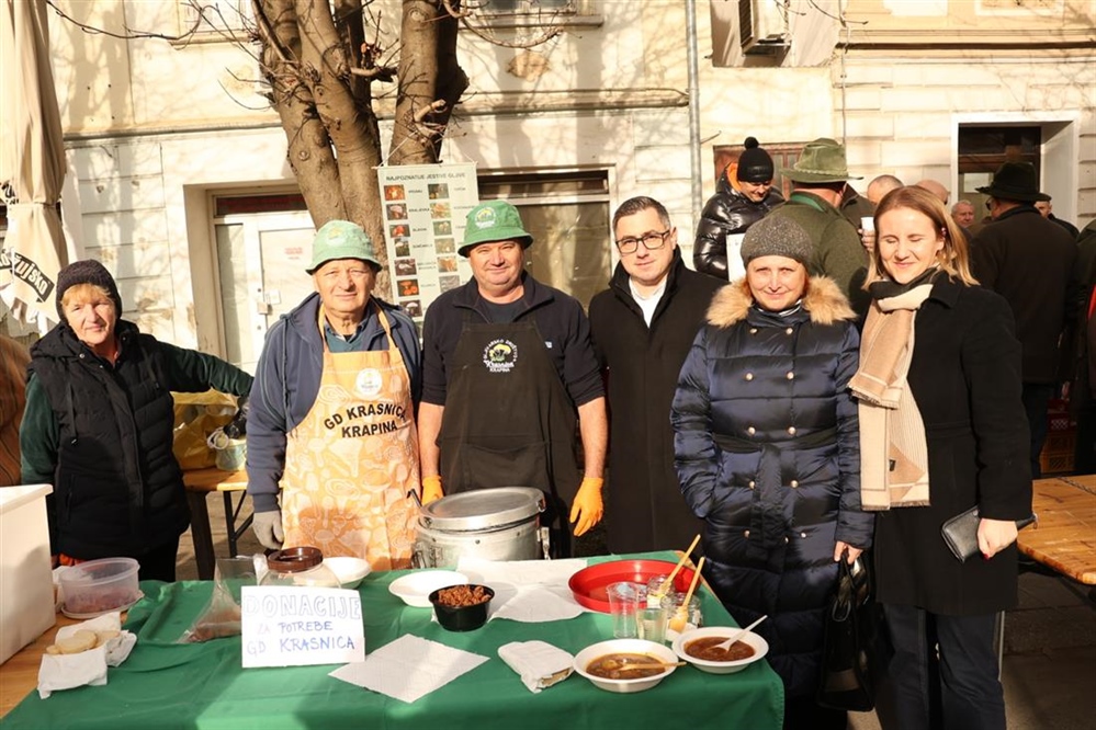 Otvoren najslađi dio krapinskog Adventa - Medeni sejem