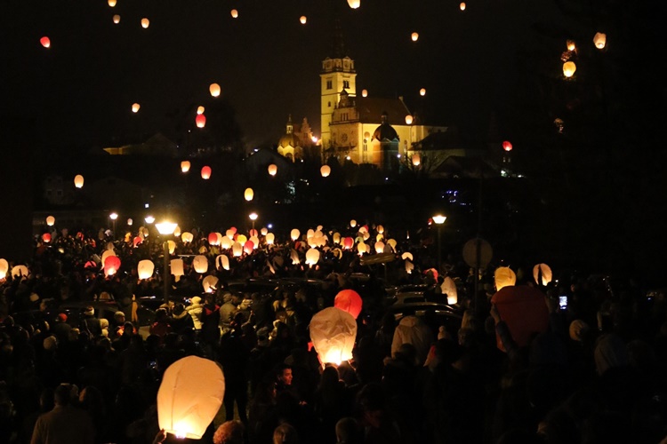 Adventska noć svjetla u Mariji Bistrici, uz koncert Letećeg odreda – evo kada i po kojoj cijeni nabaviti svoj lampion!