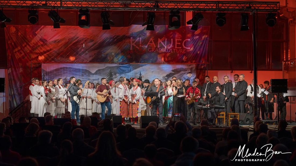 Blagdanska čarolija u Klanjcu: Božićno-novogodišnji koncert KUD-a „Antun Mihanović“ okupit će više od 200 izvođača