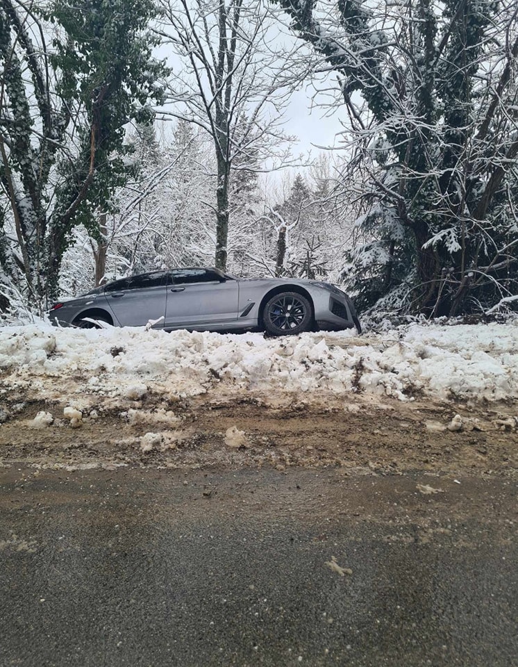 ŠTO MISLITE - 'Driftao' BMW-om prema Sljemenu ili nije spreman za zimske uvjete?