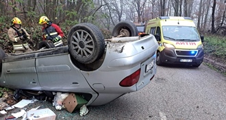 Pijana vozila auto i sletjela s ceste: Rezime – auto na krovu, dvije žene u bolnici