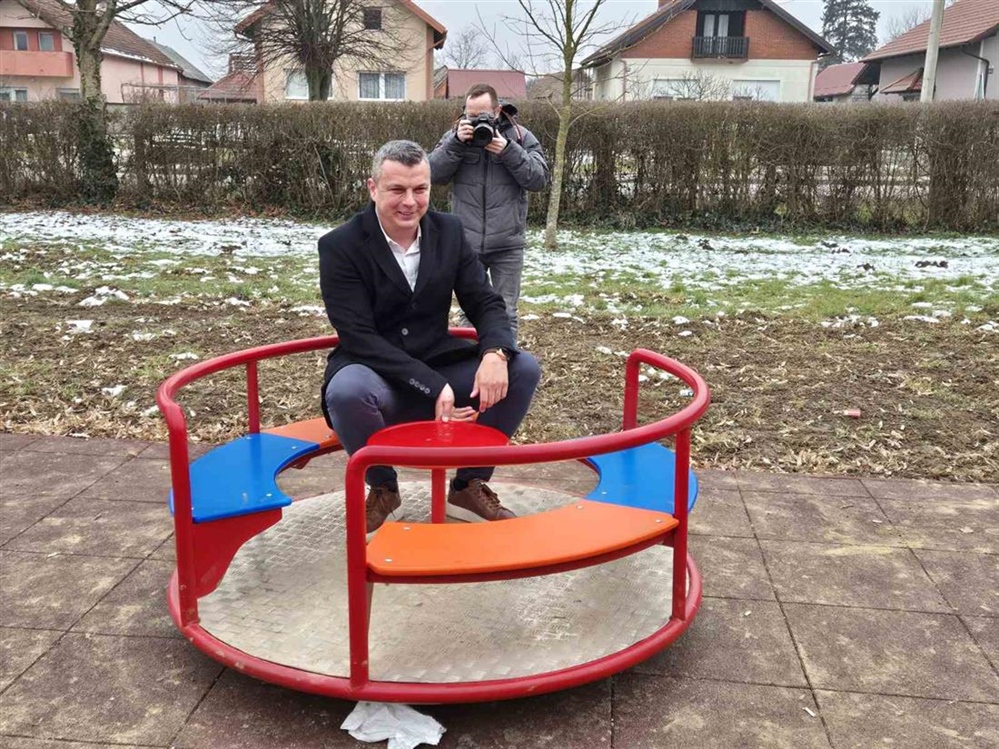 Načelnik Posavec:Izgradnja dječjih igrališta podiže kvalitetu života u našoj zajednici - u posljednje tri godine uloženo preko 200 tisuća eura