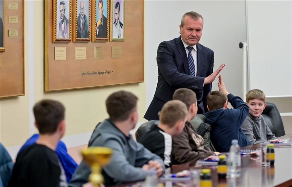 Učenici OŠ Vinica i Strojarske i prometne škole Varaždin ostvarili iznimne uspjehe na natjecanjima, čestitao im župan Stričak