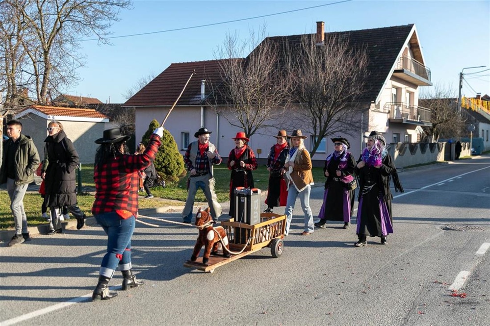 FOTOGALERIJA Dani fašnika u općini Sračinec i ovoga puta oduševili sudionike i posjetitelje!