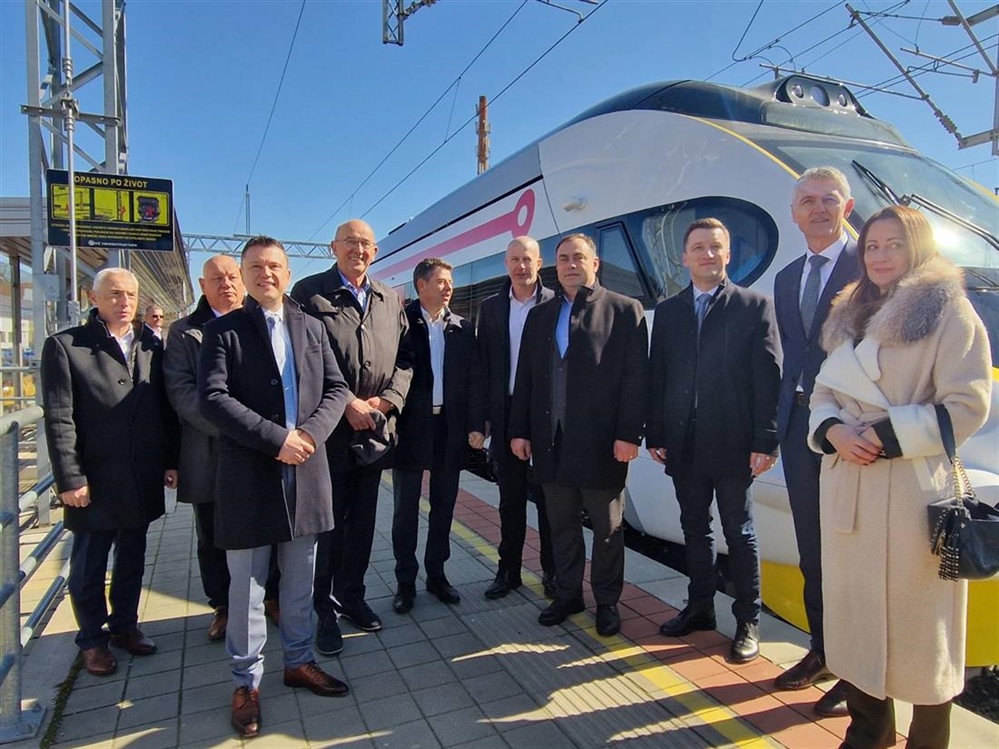 Prva vožnja novog dizel-električnog vlaka na relaciji Zabok - Krapina