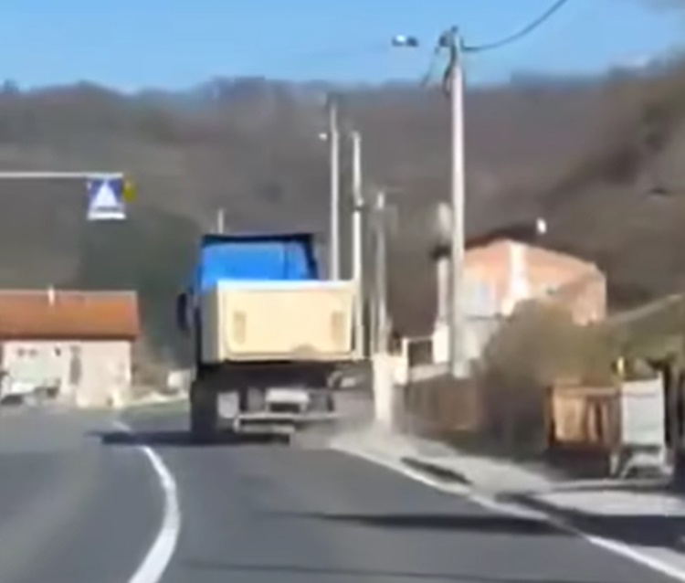 STRAVA I UŽAS kroz Donju Šemnicu? Šleperom skoro ubio dijete na biciklu - pogledajte video