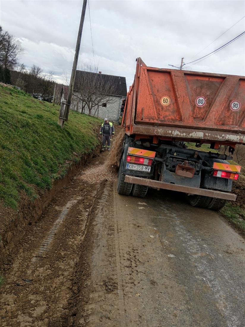 Općina Radoboj - u tijeku su radovi na rješavanju oborinske odvodnje uz nerazvrstanu cestu
