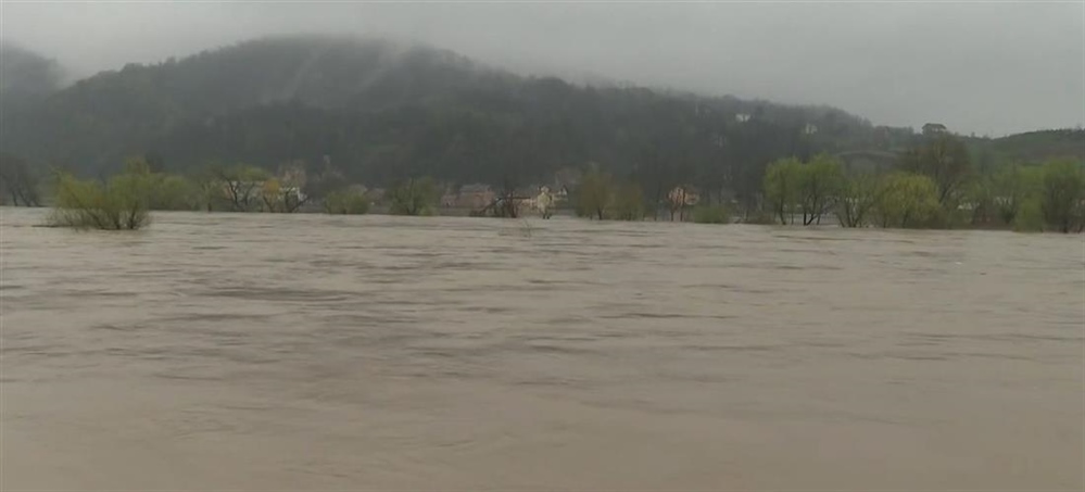 U Hrvatskoj Kostajnici raste vodostaj Une – najgore tek dolazi