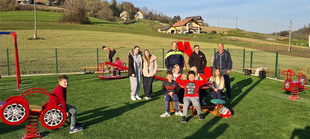 Općina Jesenje - U tijeku je gradnja nadstrešnice i uređenje dječjeg igrališta u Cerju Jesenjskom