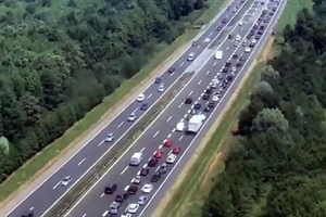 Strpljivo u prometu: Gužve na pojedinim cestama i graničnim prijelazima očekuju se tijekom poslijepodneva