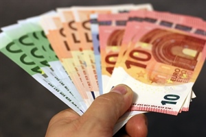 Koliko bi ti bilo dovoljno za život bez stresa? "3 milijuna, keš."Sa 1.500 mogu preživjeti, ali to nije život." - samo su neki od odgovora? A vama?