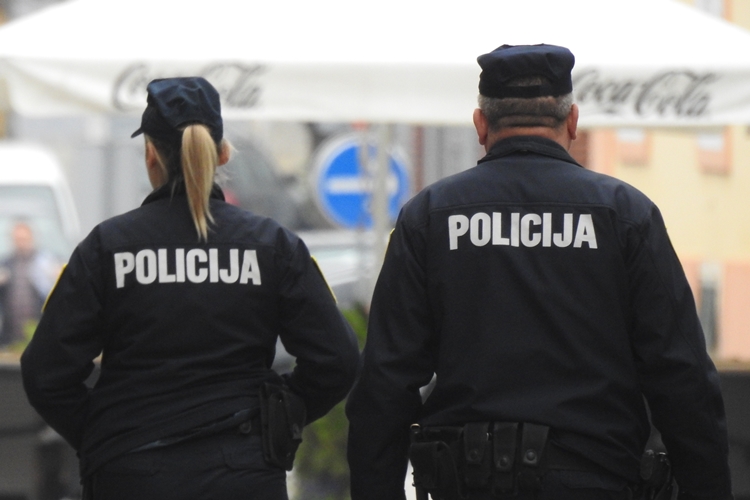 Nakon utakmice u Splitu: 198 navijača privedeno, ozlijeđen 21 policajac