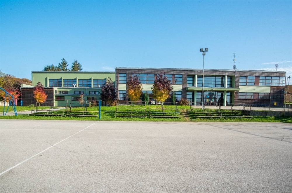 Općina Dubravica - uskoro kreće izgradnja novih tribina na školskom igralištu!