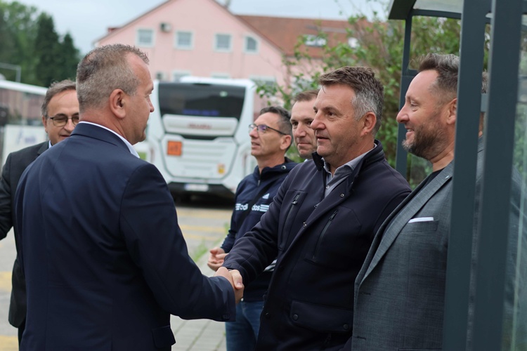 Ludbreški autobus krenuo s prometovanjem, prvi putnici bili su gradonačelnik Bilić i župan Stričak
