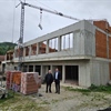 Gradonačelnik Škvarić obišao gradilište vatrogasno-društvenog doma u Kamenici, radovi treće faze završit će u rujnu
