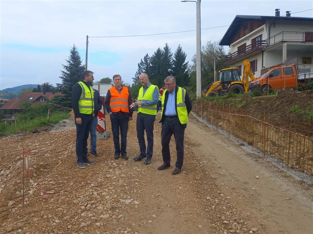 Župan Kolar obišao radove rekonstrukcije i sanacije klizišta ceste u Tuheljskim Toplicama, vrijedne gotovo 672 tisuće eura
