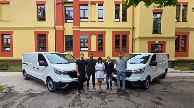 Za potrebe internih transporta, u Opću bolnicu Varaždin stigla dva kombija